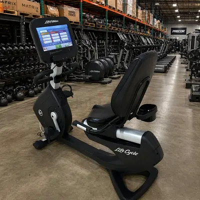 Life Fitness Discover SE Upright Bike - 2019 Model LAST BEST PRICE 4000 AED