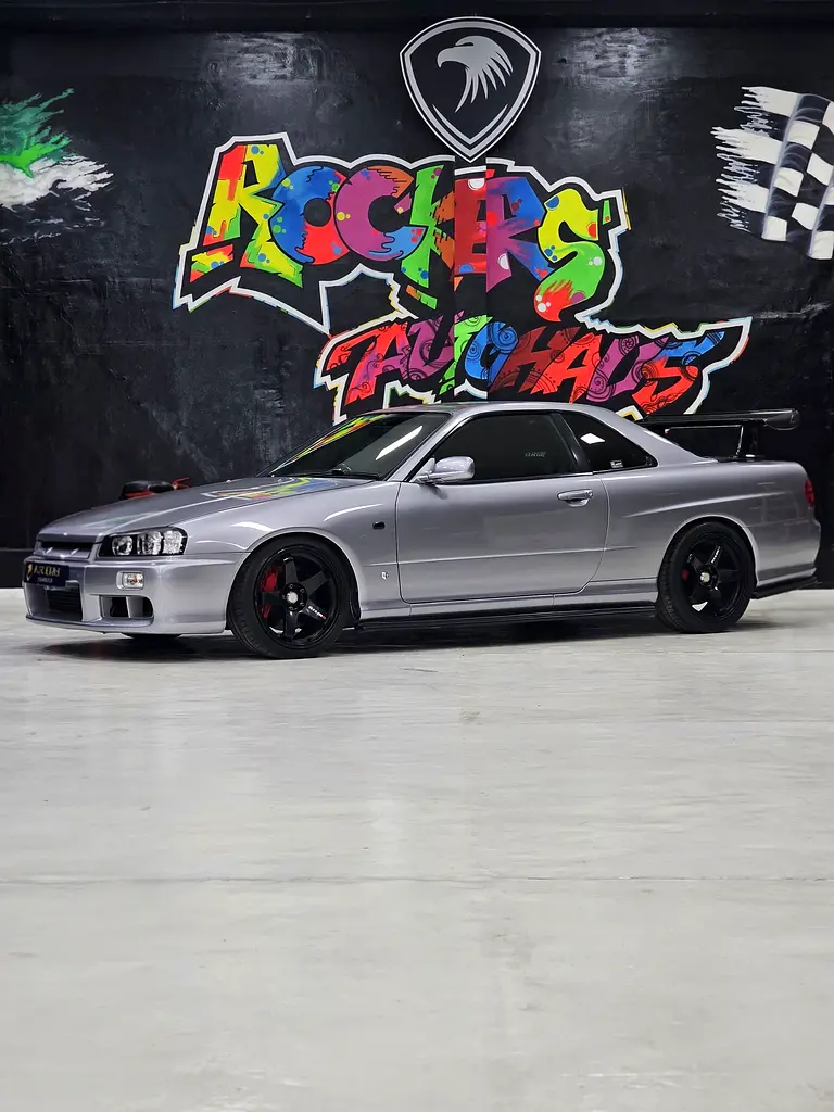 Nissan GT-R 1998 — photo 1 of 13