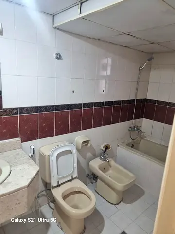 Bed spaces available for male executive bachelors in mankhool Bur Dubai