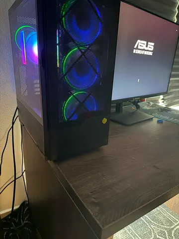 Gaming pc + monitor + keyboard + mouse + cover