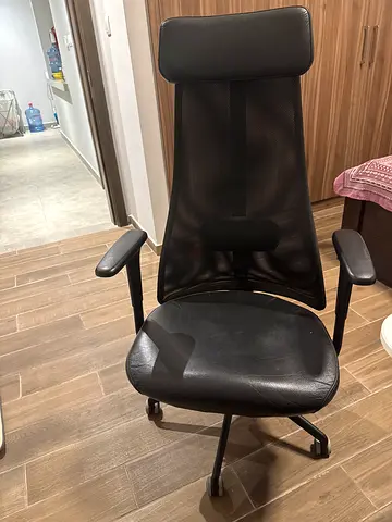 IKEA office chair with headrest, handrest and wheels