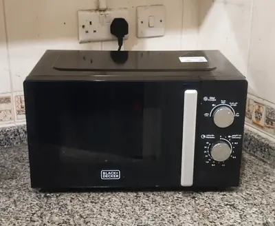 Black  Decker Compact Microwave Oven - Manual Dial, Good Condition