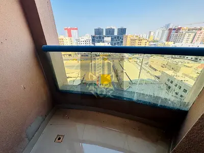 استوديو فاخر للبيع بنعيمة تاور C، مساحة 565 قدم، بلكونة وإطلالة، جاهز للسكن، باركن خاص، مقدم وأقساط مريحة 5 سنوات