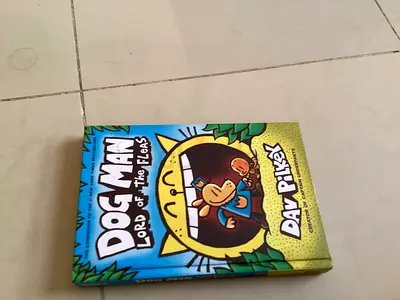 Dog Man: Lord of the Fleas (Dav Pilkey) - hard cover/ Kids Graphic Novel