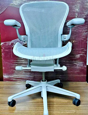 Selling for Herman Miller Areon Remastered size B good condition same look new available