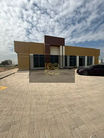 13000 قدم شوروم شارع الملك فيصل بجوار مول أم القيوين 40 كيلوات 600 ألف مع باركنق وارتداد جاهز