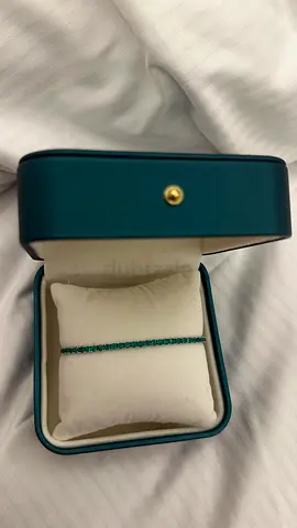 18K White Gold Emerald Tennis Bracelet – Natural Emeralds  Diamonds – Luxury Dubai