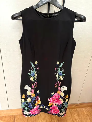 Black Sleeveless Floral Pencil Dress - Size Unknown