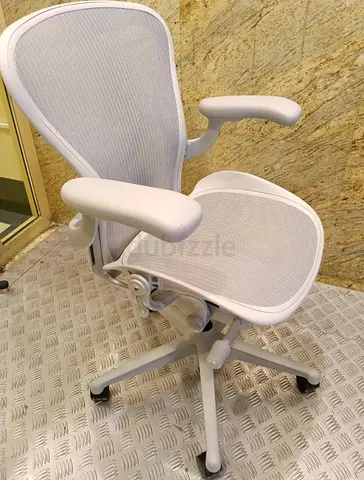 Im selling Herman Miller Areon Remastered size B available