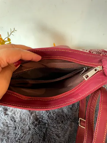 Pre-owned Burgundy Leather Shoulder Bag - Good Condition ( orginal leather)