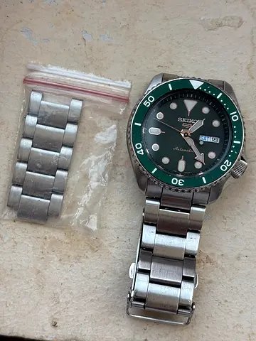 Seiko Automatic Stainless Steel Mens Watch with Green Bezel — Spare Links Included