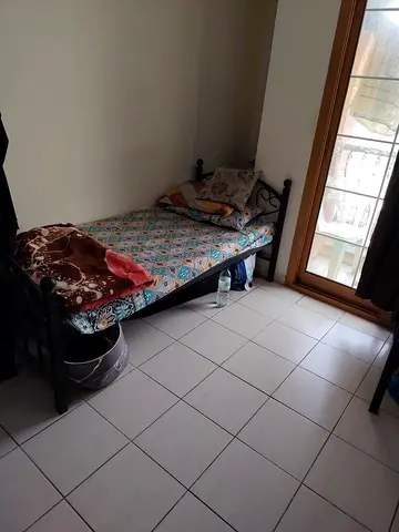 Executive furnished bed space is available for Muslim males only in Spain cluster