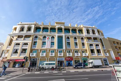 One Month Rent Free-Studio Flat Available