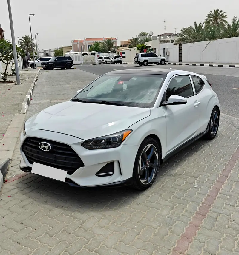 Hyundai Veloster 2019 — photo 1 of 7