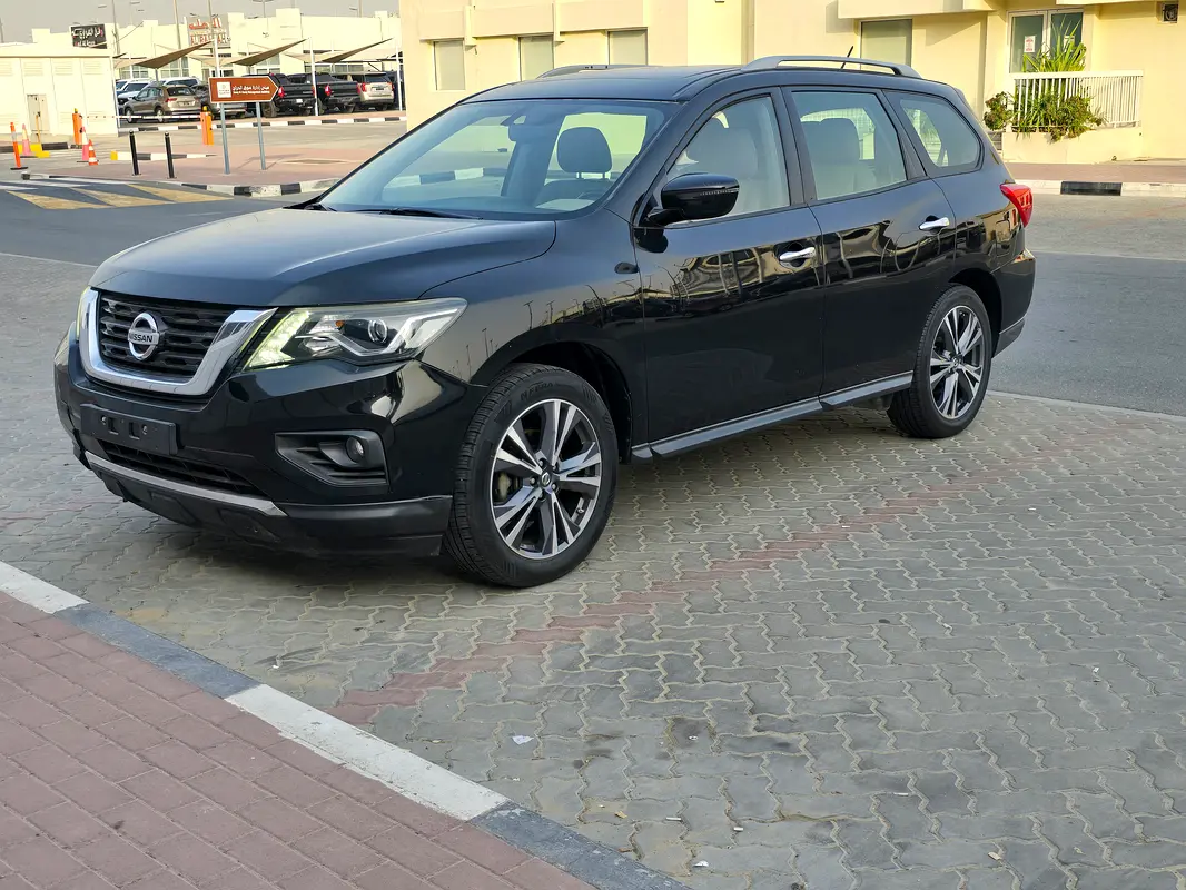 Nissan Pathfinder 2019 — photo 1 of 15