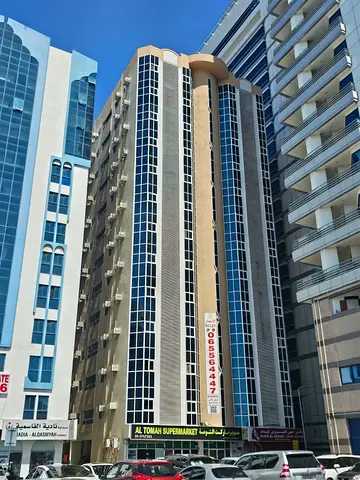 3 غرف و صالة للإيجار في الكورنيش الشارقة