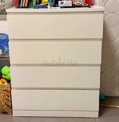 4-Drawer Chest/ Dresser