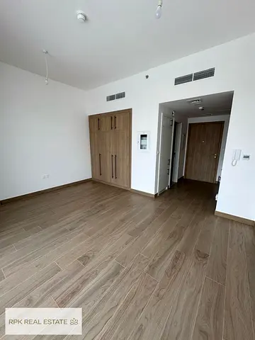 Modern Studio| Bright | Spacious Layout