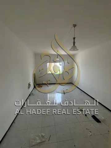 فرصة مميزة للسكن الاقتصادي في قلب الشارقة، بمنطقة المجاز 2 التي تُعد من أكثر المناطق الحيوية والقريبة من كافة الخدمات، حيث الموقع المثالي الذي يجمع بي