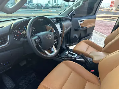 2025 Toyota FORTUNER 照片 7