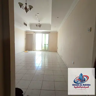 للايجار السنوي في الشارقه بمنطقه البوطينه شقه غرفه وصاله اول ساكن بتشطيب جيد اطلاله مفتوحه تهويه واضاءة مفتوحه تكيف مركزي وغاز مركزي وحمامان لوكس