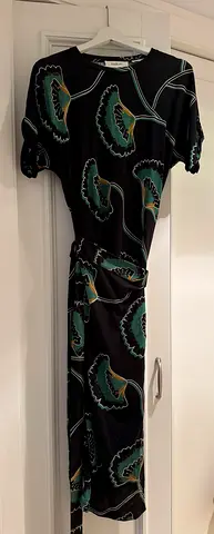 Black floral midi wrap dress I Bash I Medium I Light use