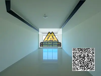 شقة مميزة بمساحة واسعة وإطلالة جميلة على المدينة، مناسبة للسكن العائلي أو الاستثمار، وتتميز بتصميم عملي ومساحات كبيرة داخل الشقة.