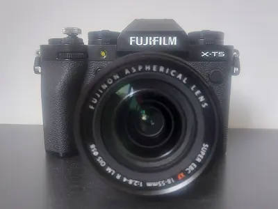 FUJIFILM X-T5 + FUJINON XF18-55MM R LM OIS