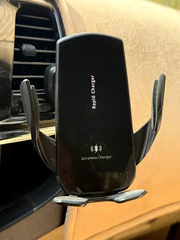 Car mobile holder andWireless Phone Charger Mount (Qi Fast Charging) - Vent Clip