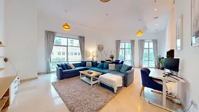 Corner|Private Courtyard|Upgraded|2 Parkings