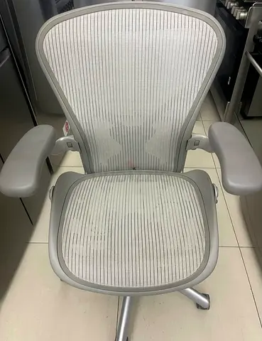 For selling Herman Miller Areon chair size B size and C available
