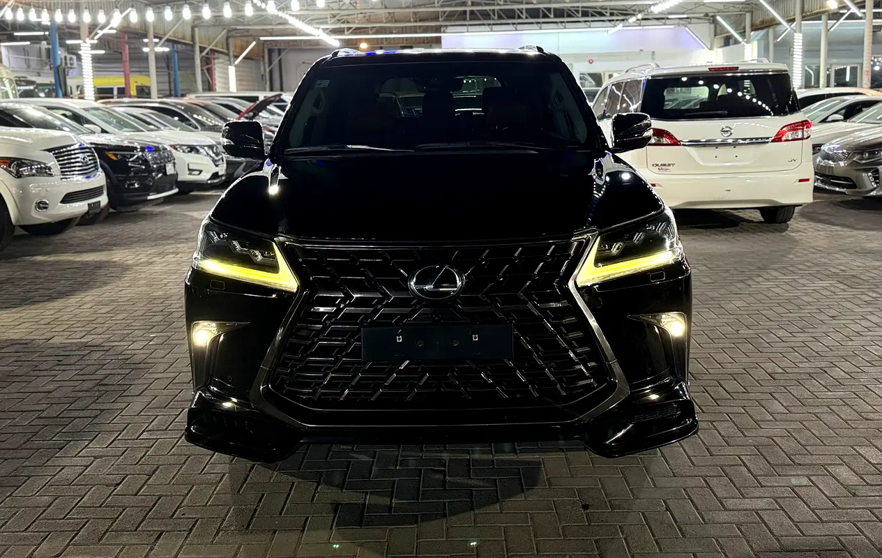 Lexus LX-Series 2020 — photo 1 of 13