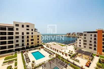 Spacious Apt | Corner Unit | Marina View
