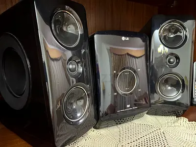 LG 2.1 Home Audio Speaker System with Subwoofer - Excellent Working Condition