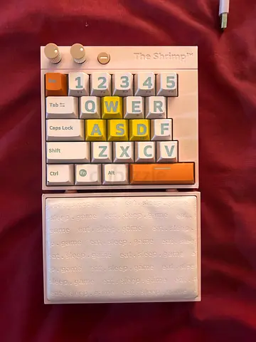 Custom compact mechanical keyboard with rotary knobs (The Shrimp) - Pink/orange/yellow