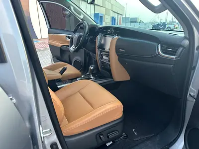 2025 Toyota FORTUNER 照片 8