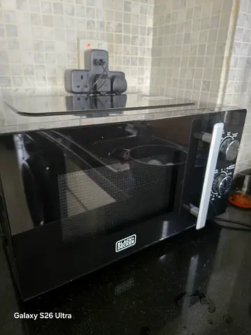 Black  decker countertop microwave oven - used, flawless condition