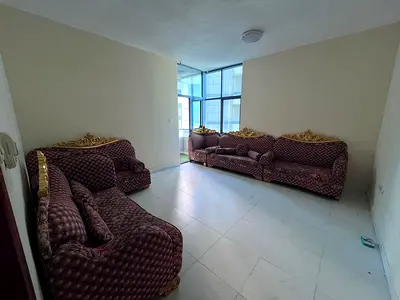 شقة غرفة وصالة للإيجار السنوي في أبراج الفالكون بعجمان، تقع في منطقة الراشدية 2 ضمن موقع حيوي ومخدوم وقريب من جميع الخدمات. الشقة تتميز بغرفة ماستر و2