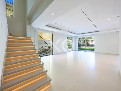 UPGRADED | PRIVATE POOL | GREAT LOCATION