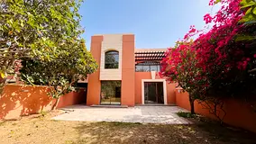 Elegant 5BR Villa in Waterfront community