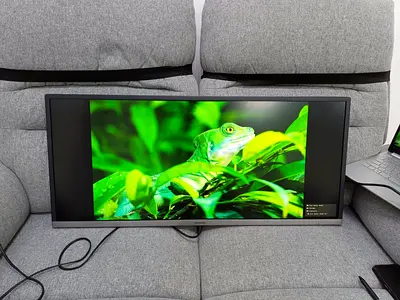 Samsung 34 Ultra WQHD Monitor with 21:9 Wide Screen 34 LS34J550WQRXEN Bezel Broken very Miner