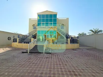 فيلا 6 غرف نوم + خادمة - مسبح خاص - موقع مميز - تملك مواطنين فقط