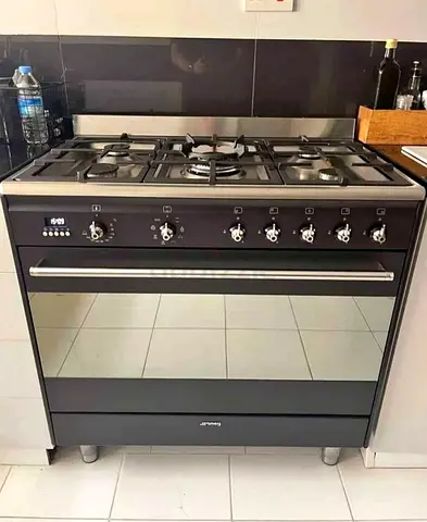 Smeg 5 burner top gas oven electric same like new condition