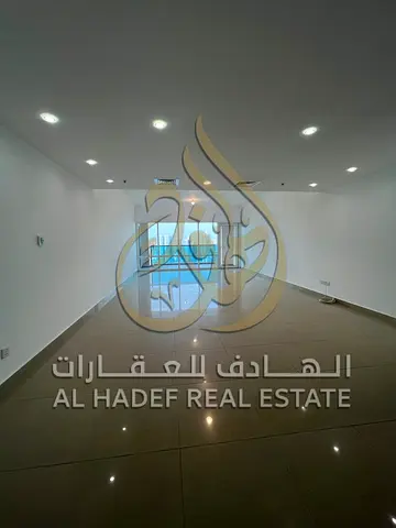 شقة 3 غرف وصالة بإطلالة بحرية كاملة للإيجار في الخان مع تكييف على المالك و2 باركن مجاني وجيم ومسابح وجاكوزي وساونا موقع فاخر قريب من مخرج دبي مع دفع 4