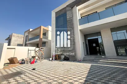 فيلا مستقله فاخره 5غرف ماستر + خادمه | حديقه كبيره |