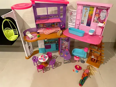 Barbie House + beauty saloon