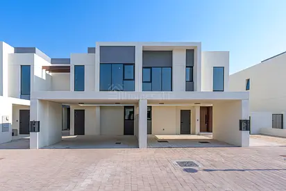 On the pool & park | vacant soon | well maintained