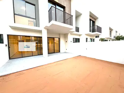 Vacant | Middle Kitchen | Near Park | BUA 2010 Sqft