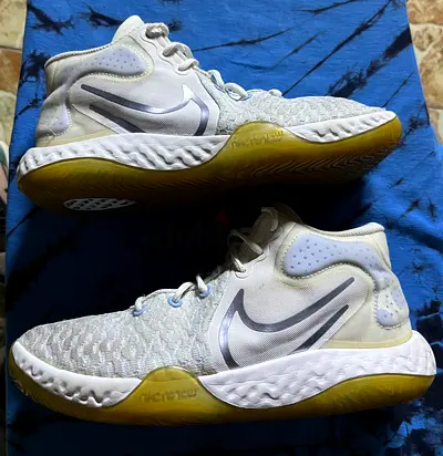 Nike KD Trey 5 VIII basketball shoes