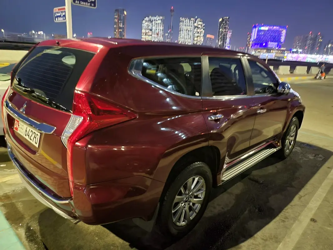 Mitsubishi Montero Sport 2017 — photo 1 of 4